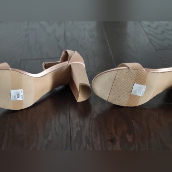 Heels - Picture 6 of 6